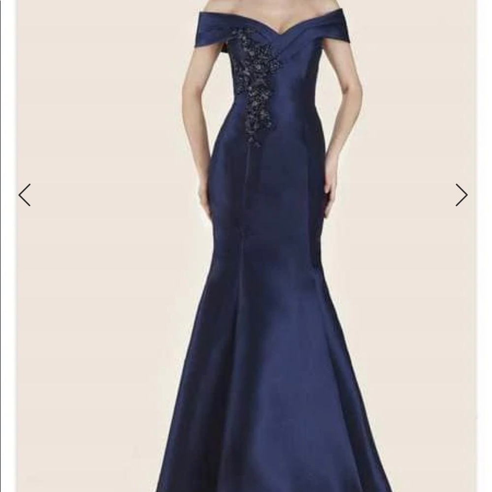 Rita Di Montella Navy Gown )size 20)